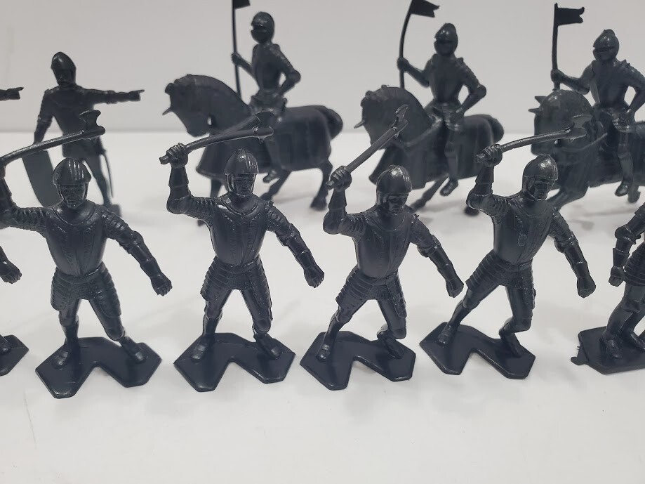 (36) Marx Re-Issue Black Knights & Horses