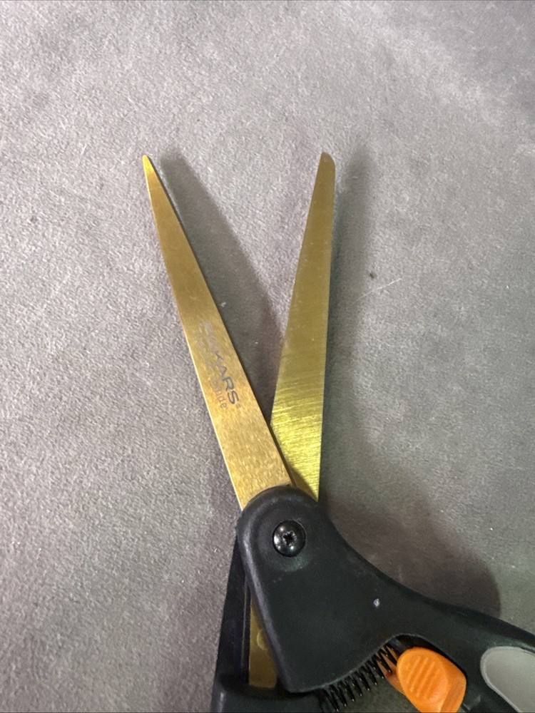 Fiskars Softouch Microtip Pruning Snips With Safety Lock