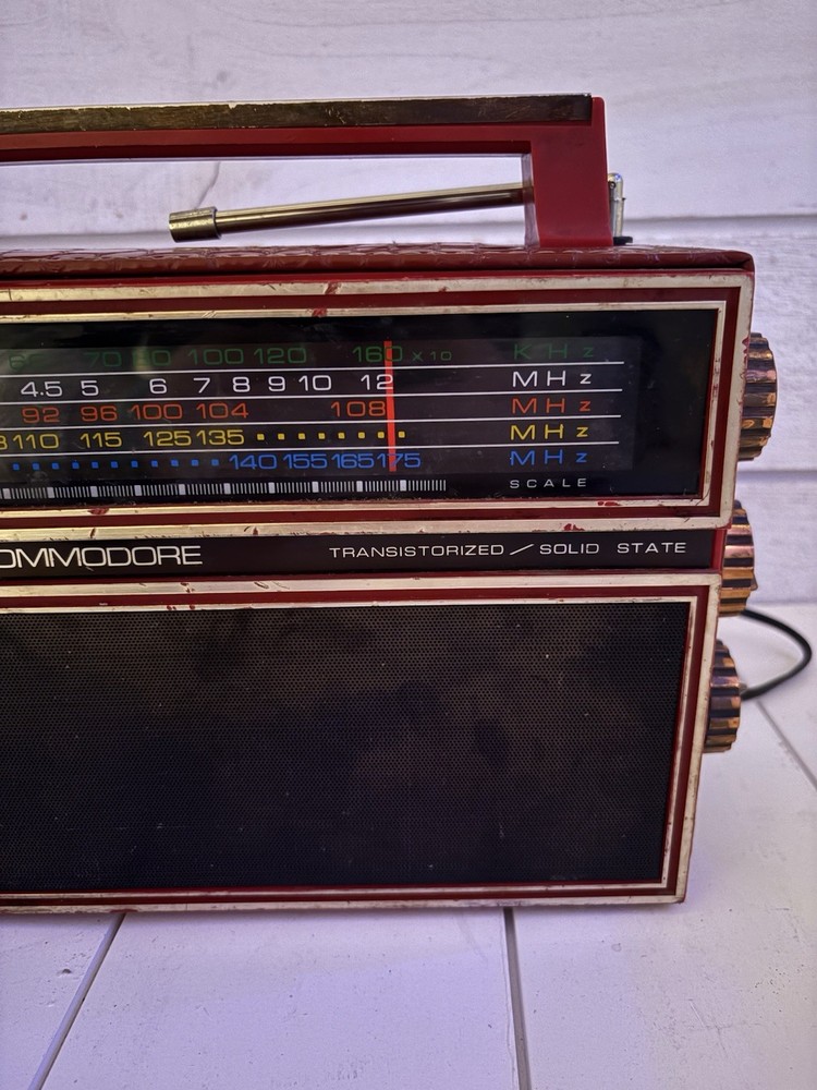 Rare Vintage Commodore Transistorized Solid State Radio Model 601 Powers On READ