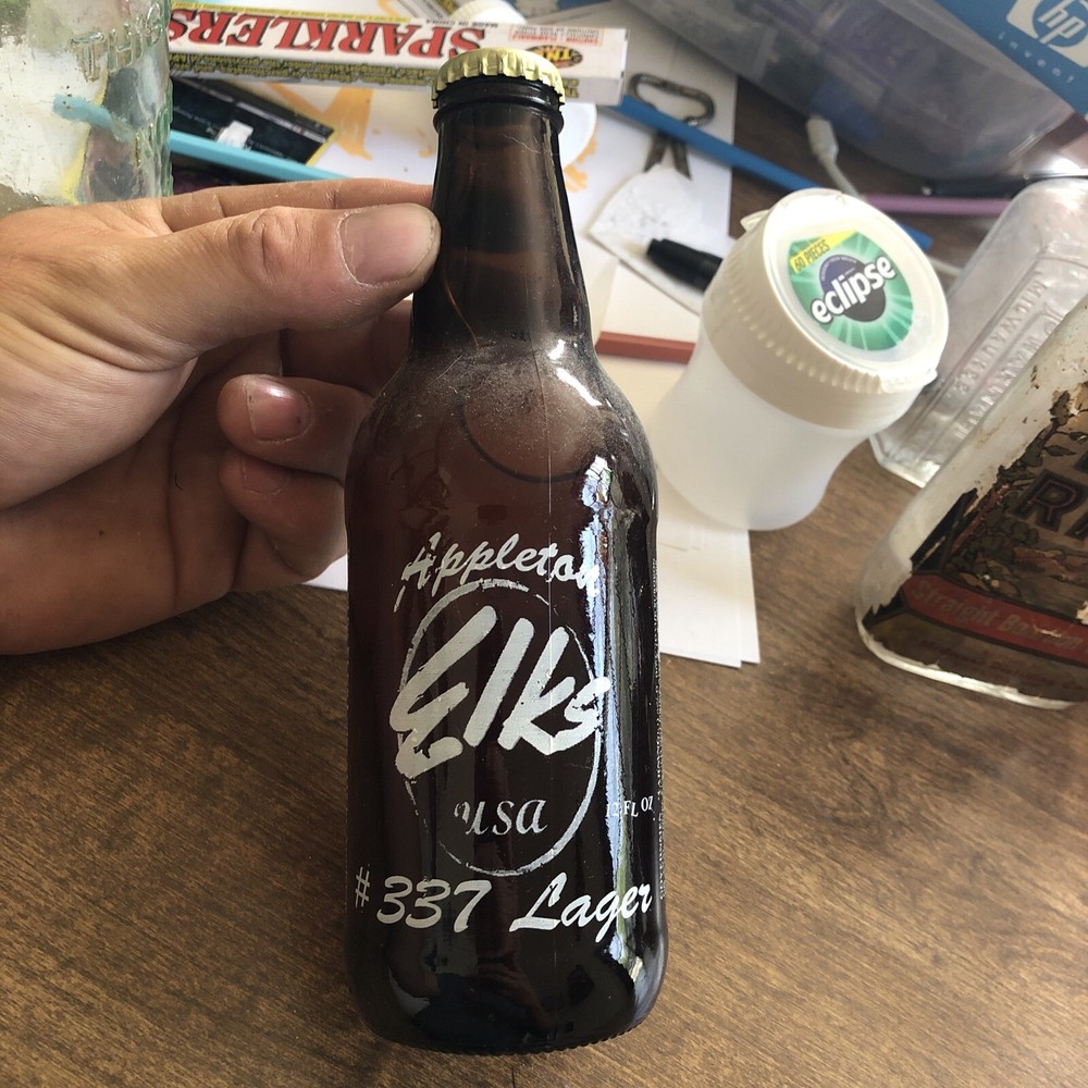 2002 APPLETON ELKS #337 Lager Beer Bottle Wi Wisconsin