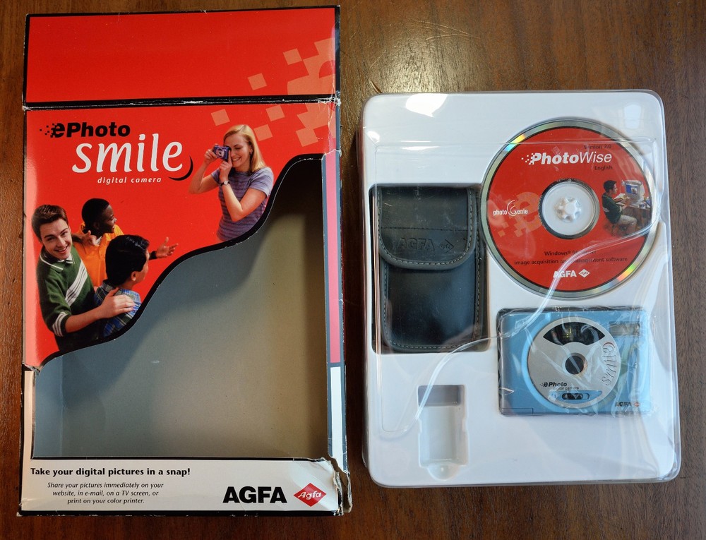 AGFA Smile Camera, open box, no batteries, excellent