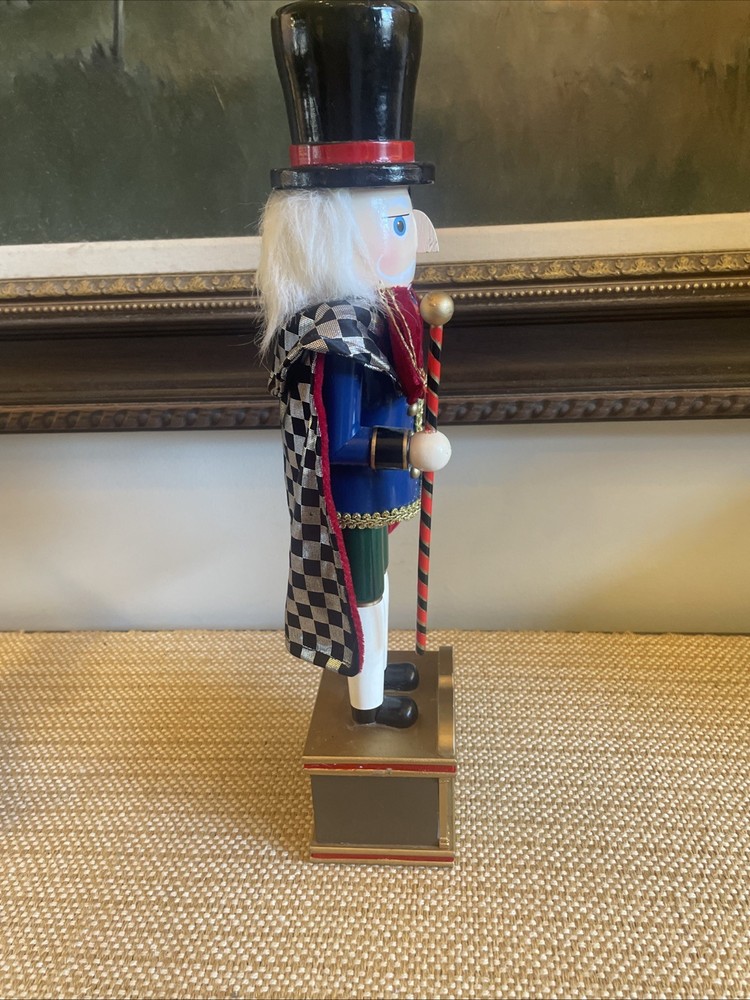 18” WOODEN DROSSELMEYER NUTCRACKER BALLET NUTCRACKER on Clock