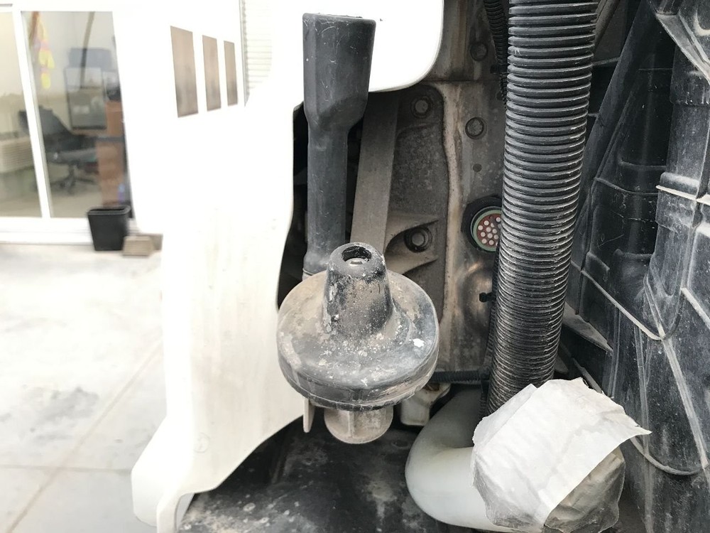 Freightliner CASCADIA Right/Passenger Hood Rest - Used