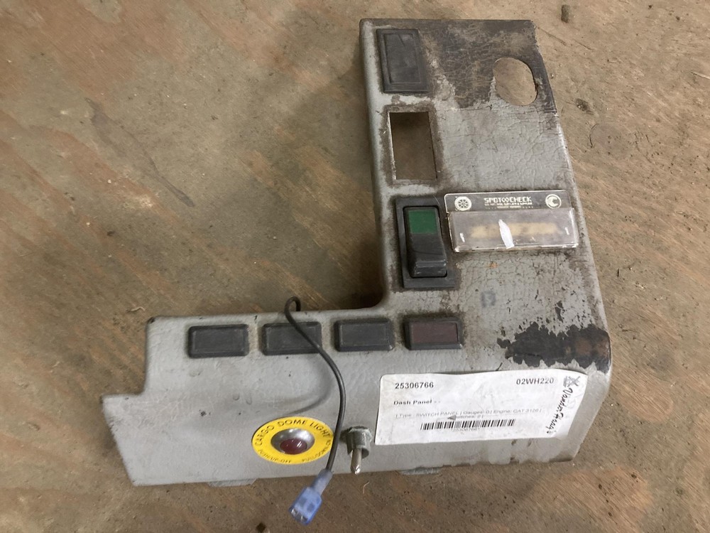 Freightliner FL70 SWITCH Dash Panel - Used | P/N 6806893453
