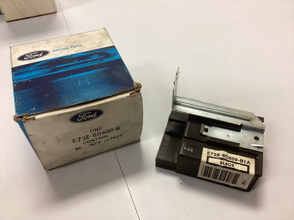 NOS 1983 83 Ford E73Z-8B658-B Engine Cooling Fan Control Module