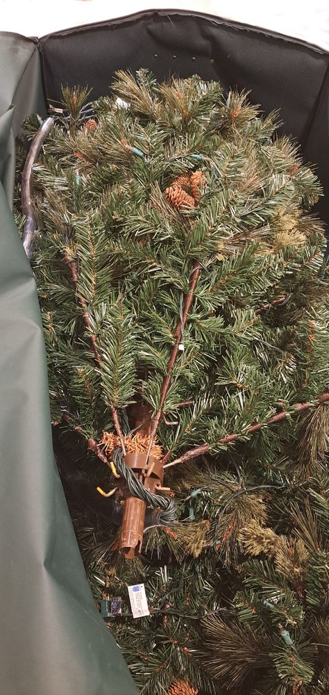 Stunning Massive 8.5ft pre-lit Frontgate Christmas Tree