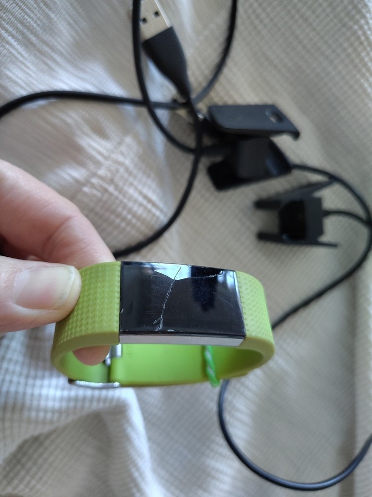 Fitbit Charge 2 Still Works Cracked Screen Plus Two Chargers