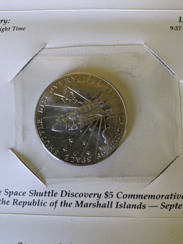 Marshall Islands - Space Shuttle Discovery $5 Commemorative Coin