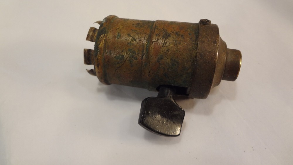 antique socket Westinghouse base unmarked  Lang shell Edison Era IONA?