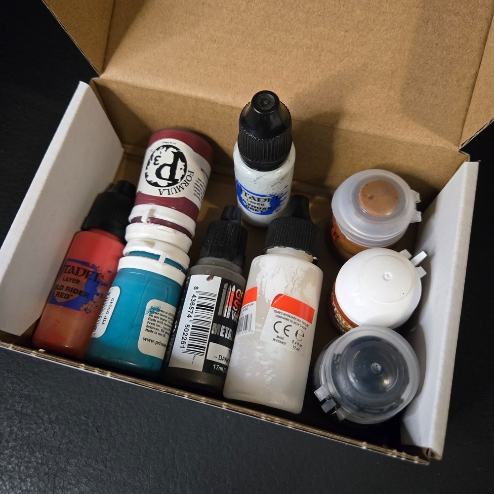 Citadel Paints 9 pc Custodes  Theme (read) P3 Green Stuff