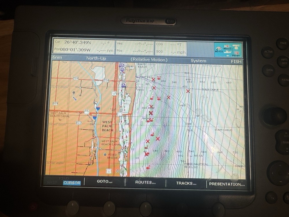 RAYMARINE E120 GPS CHART PLOTTER FISHFINDER RADAR & DSM 300