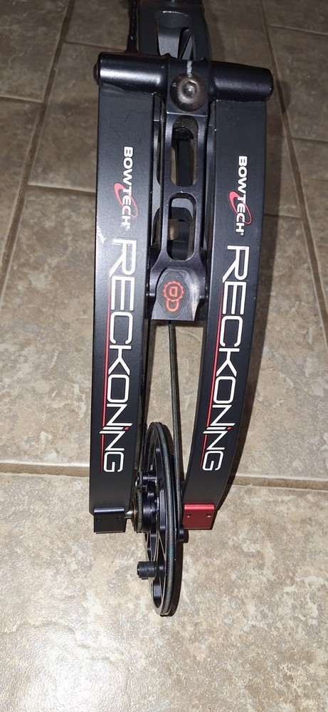 Bowtech Reckoning 35 RH 60# black, Target Bow