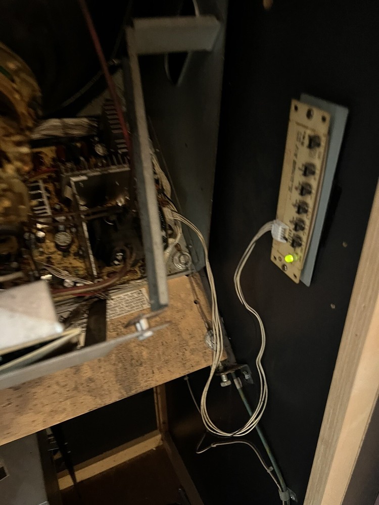 Megatouch 2010 Multi Game Arcade Video Game Machine Stand Machine Tested