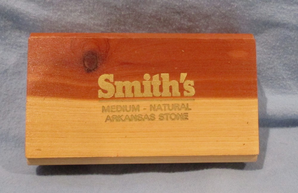 SMITH'S MEDIUM - NATURAL ARKANSAS STONE IN CEDAR BOX