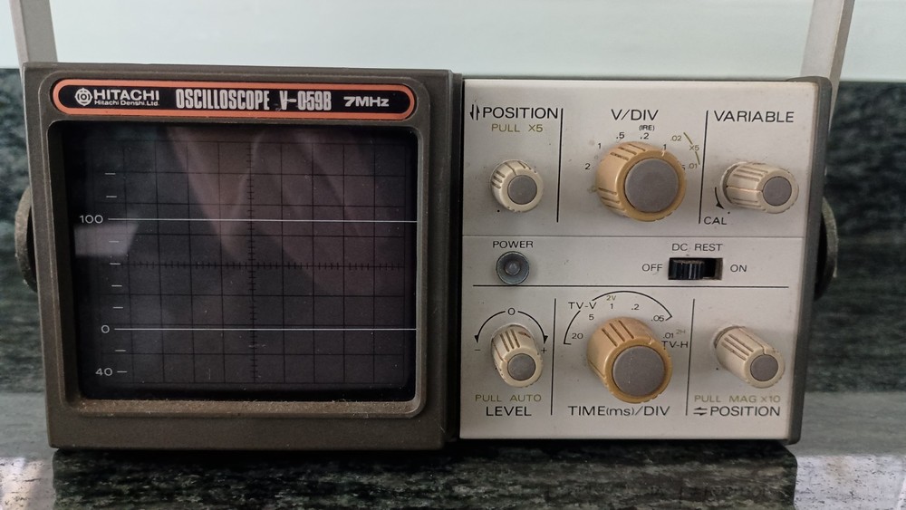 Hitachi V-059B Oscilloscope - Powers Up / Untested - No battery pack