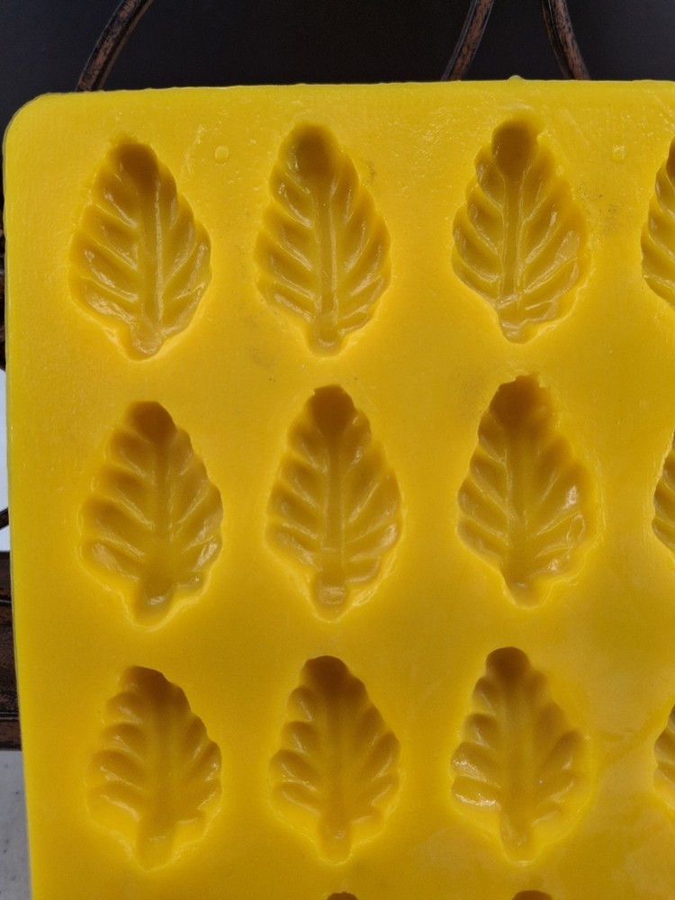 Ervan Guttman Silicone Candy Mold Leaf Design CM111