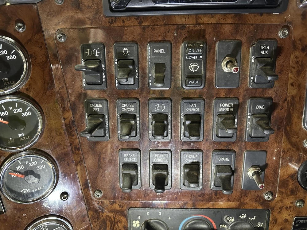 International 9400 SWITCH Dash Panel - Used