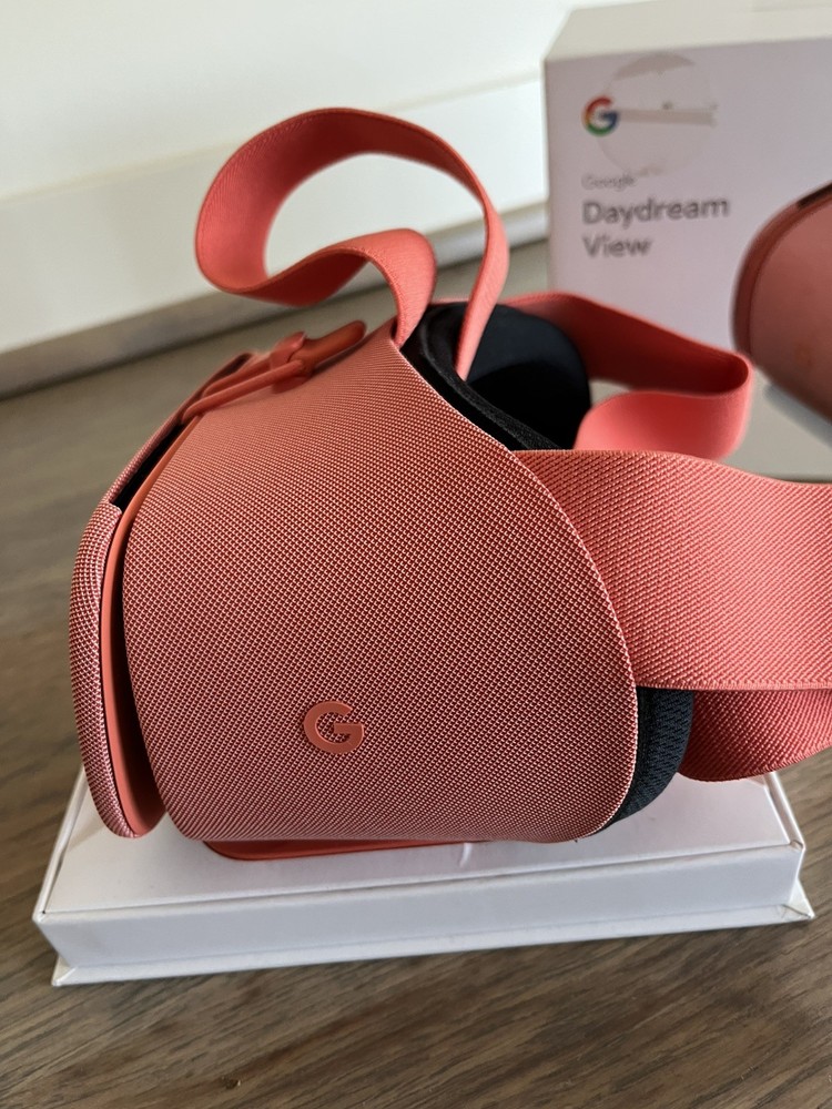 Google Daydream View Virtual Reality Headset VR w/Controller
