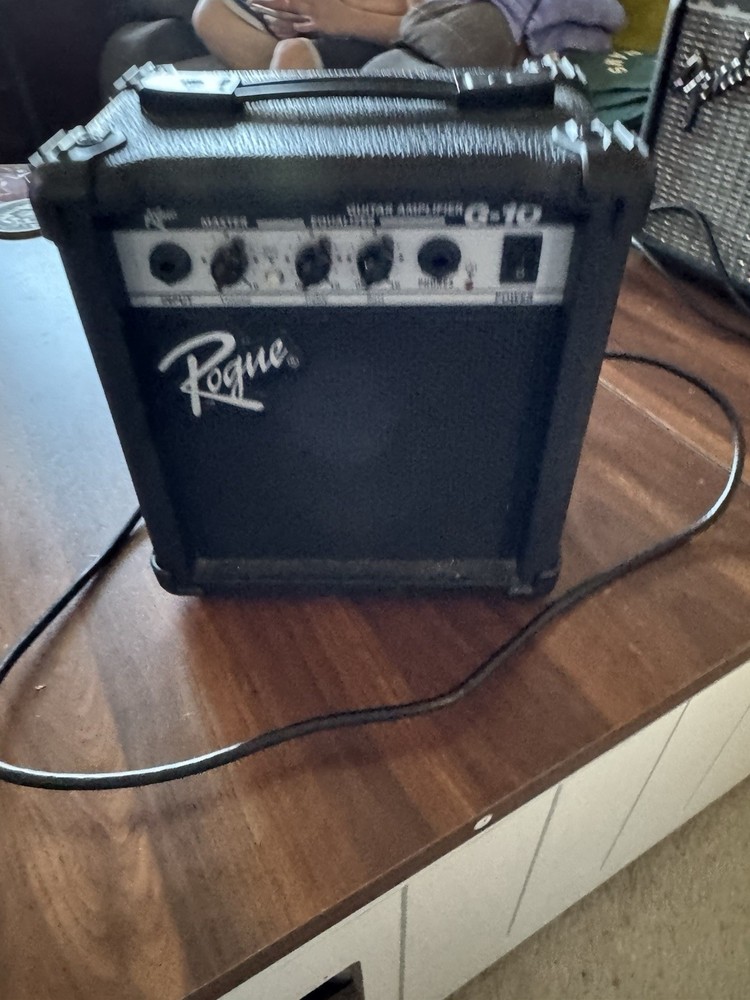 Rogue G10 10W Guitar Amplifier Powers On. With Cord!