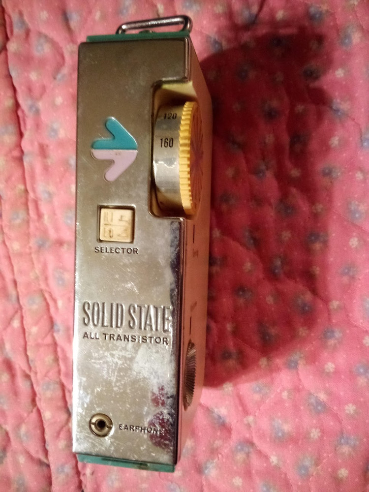 ~1970 FabuLLOYD'S 'HIPPY' Solid State AM Transistor Radio - Model 8K38.