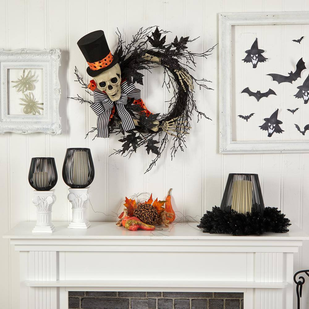 26 In. Black Dapper Skeleton Halloween Wreath