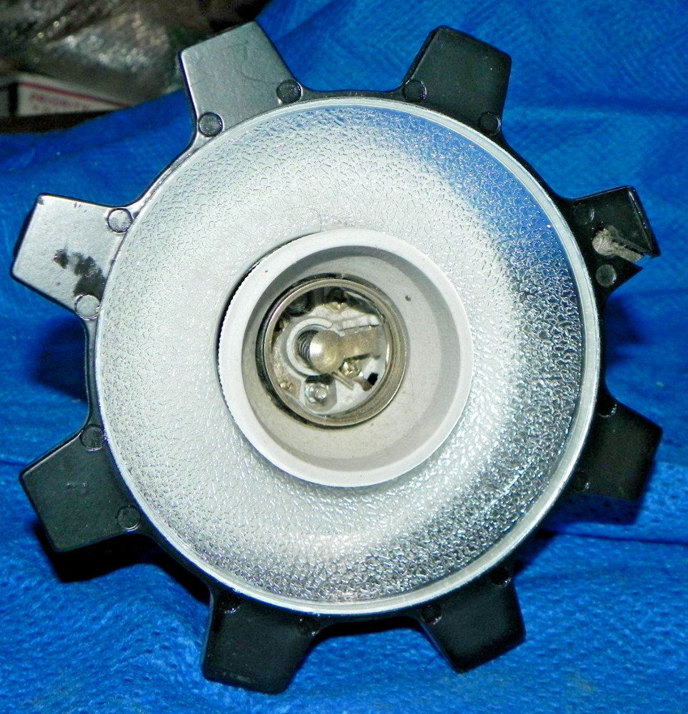 DYNAPHOS STUDIO LIGHT - NEVER USED - LIGHT HEAD ONLY - AS PICTURED