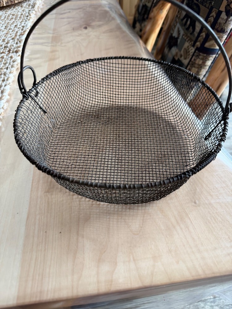 Antique Metal Wire Basket w/ Handle 9”
