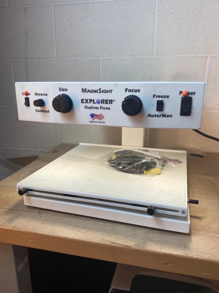 MagniSight Explorer Custom Focus - For Parts/Repair - Powers On