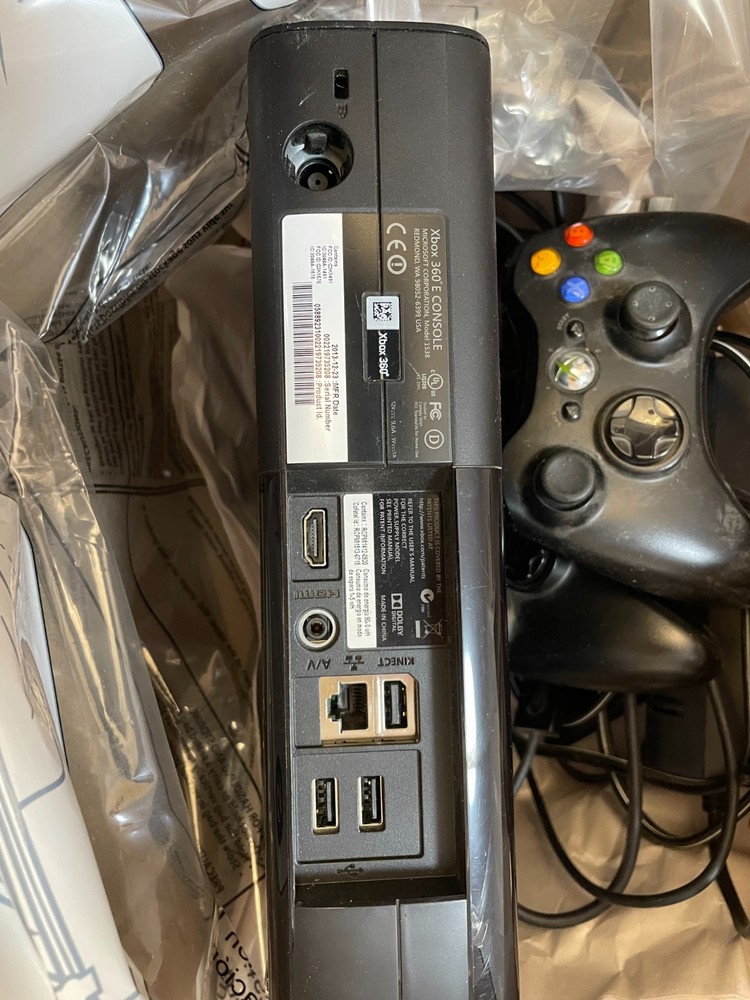 XBox 360 player with kinect sensor bar, 4 complete starter pack sets, PLUS