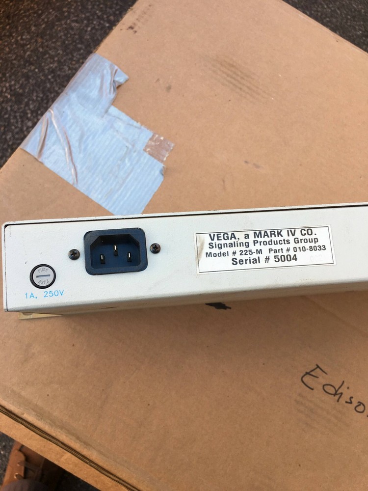 VEGA 225-M Mark IV Co. Communication Data Switch 010-8033