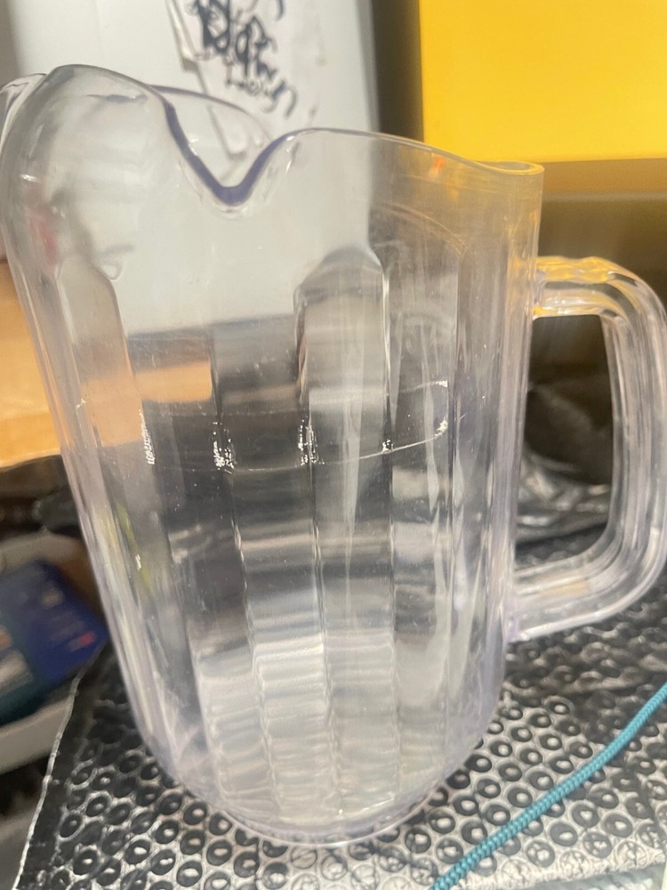 USED Thunder Group PLWP064CL 64 oz Clear Polycarbonate 3 Spout Water Pitcher (S)