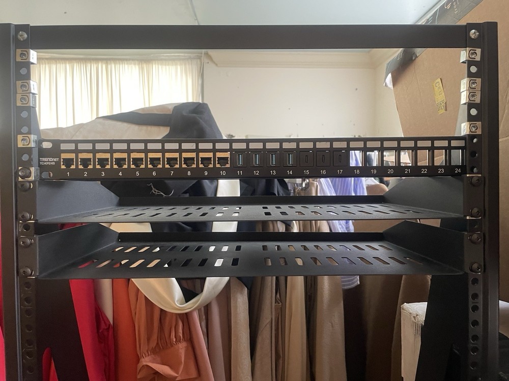 StarTech.com 2-Post 16U Heavy-Duty Desktop Server Rack Open Frame 19in READ DESC