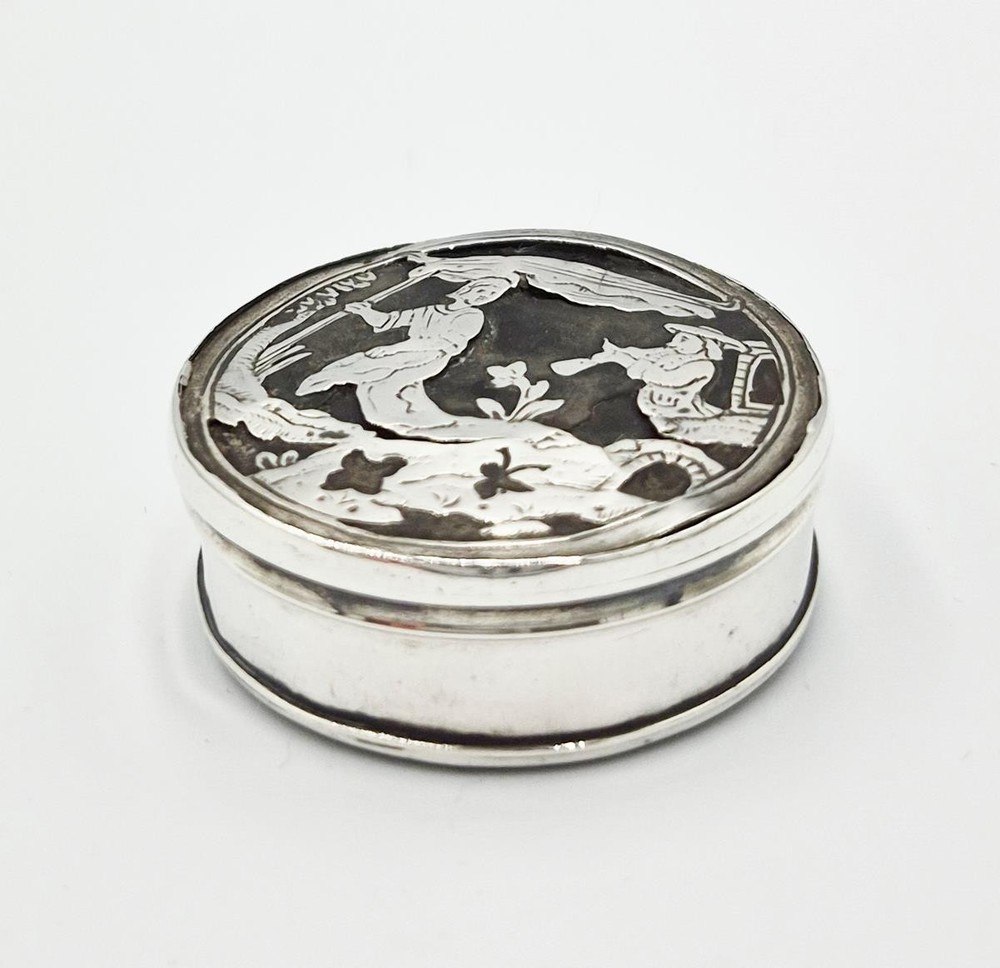 FINE GEORGIAN SOLID SILVER PIQUE WORK PATCH BOX c1760