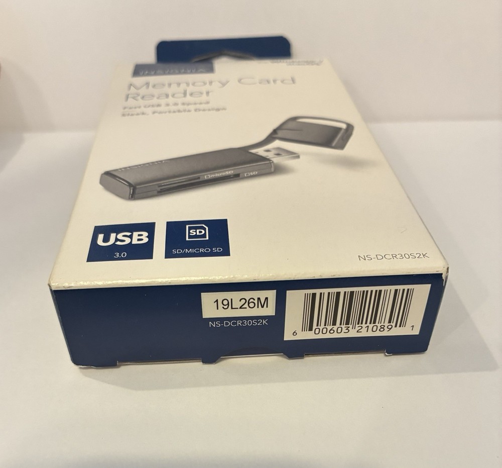 Insignia USB 3.0 Memory Card Reader Sleek Portable Design.. SD/MICRO SD