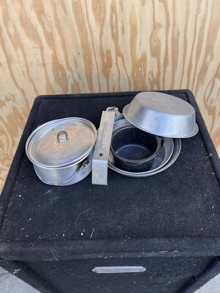 Three Aluminum nesting mess kits