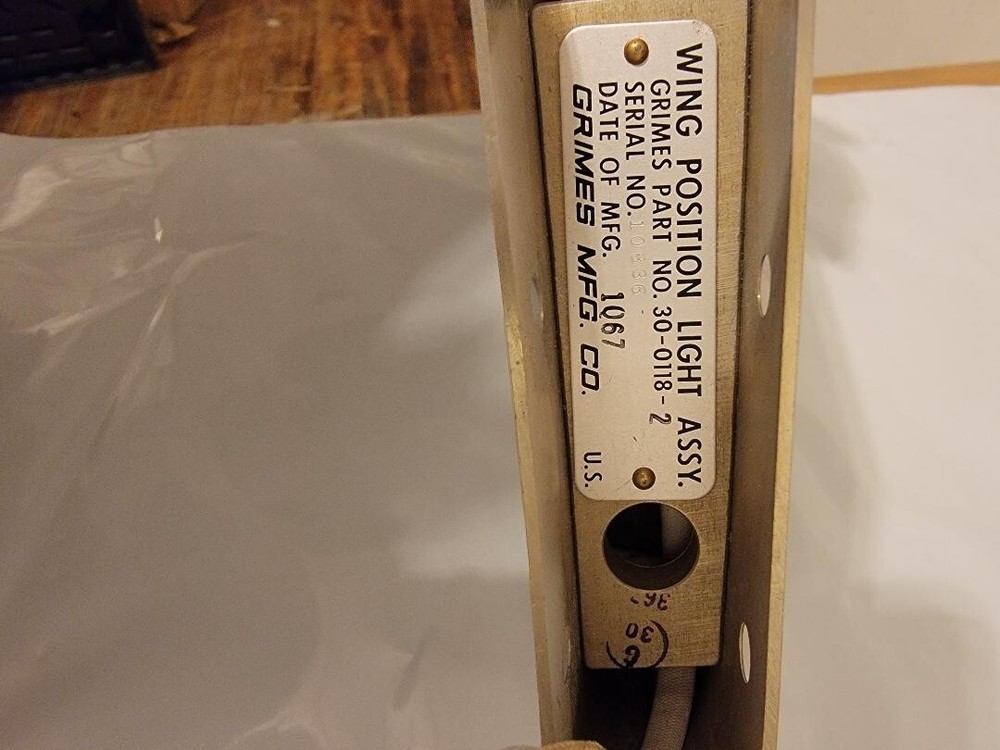 GRIMES 30-0118-2 WING POSITION LIGHT ASSY. 28 DC, BLUE LIGHT