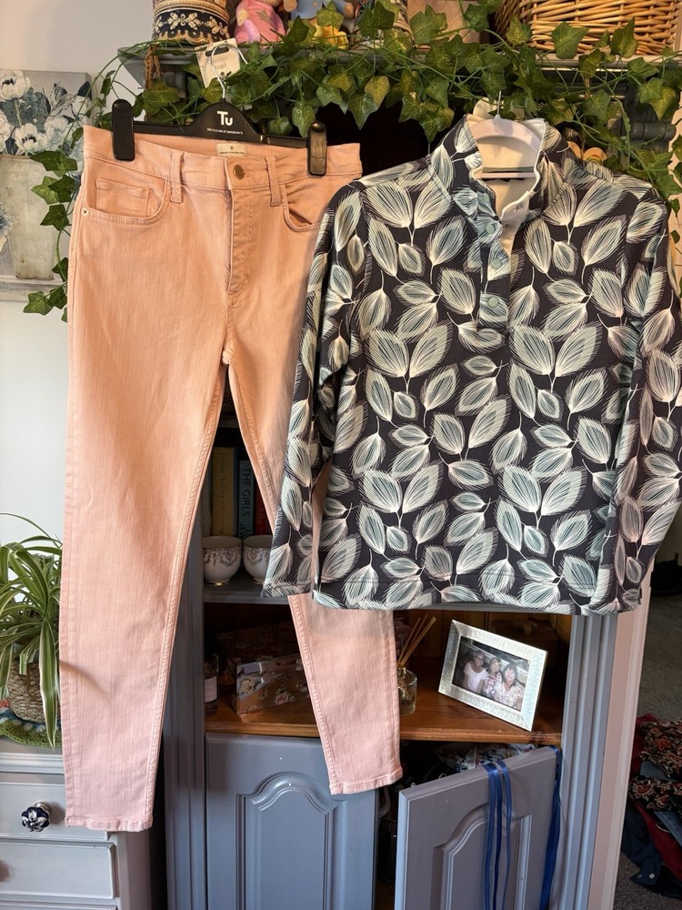 Ladies Jegging/Sweater Bundle Size 12