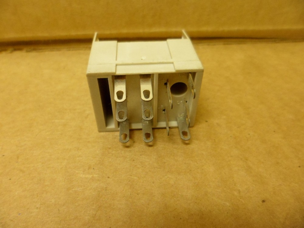 OMRON A3PJ-4103 PUSHBUTTON SWITCH BASE NOS