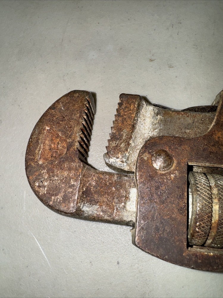Vintage RED DIAMOND TOOL Adjustable Pipe Wrench 18"