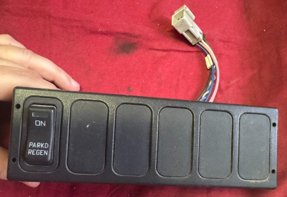 International PROSTAR SWITCH PANEL Dash Panel - Used | Pollak P/N 32289