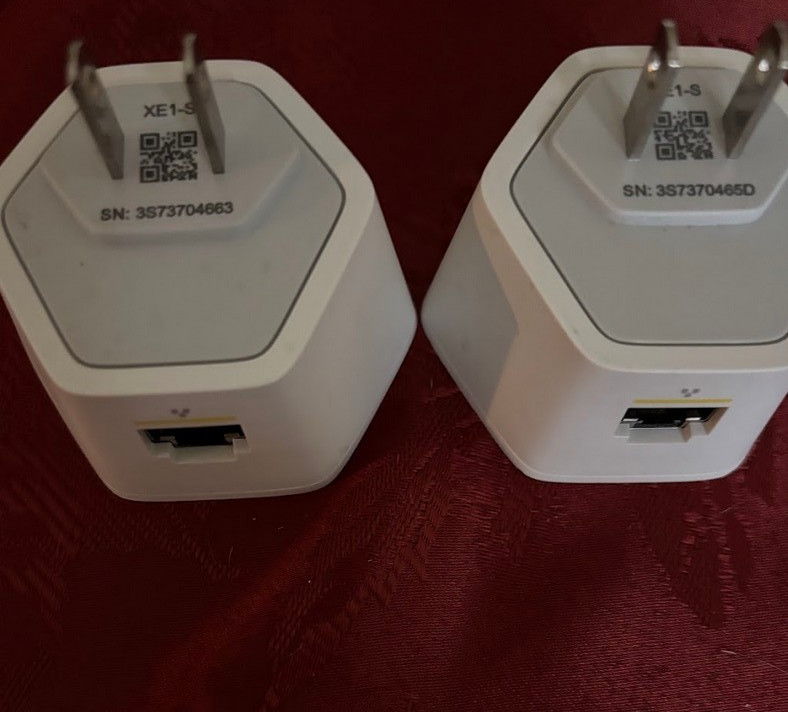 Two Xfinity Wi-Fi Pods Range Extender 1st Generation XE1-S