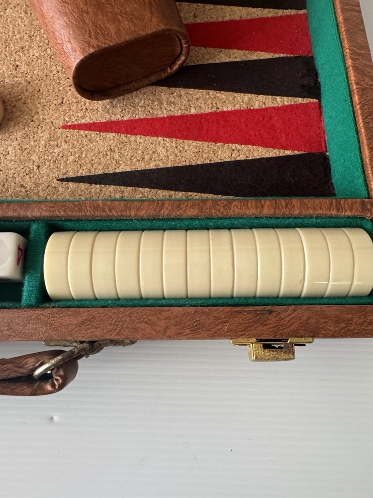 Vintage Backgammon Set Game Deluxe Cork Board Brown Solid Briefcase Complete