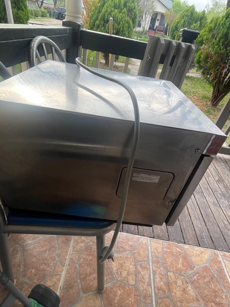 Sharp R-CD1200M Restaurant Microwave