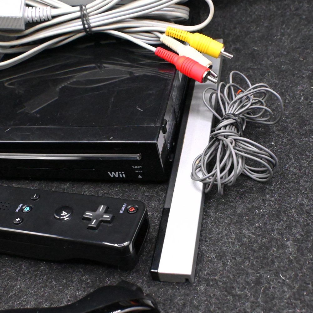 NINTENDO WII BLACK CONSOLE RVL-101 BUNDLE W/ CONTROLLER NUNCHUK SENSOR & CABLES