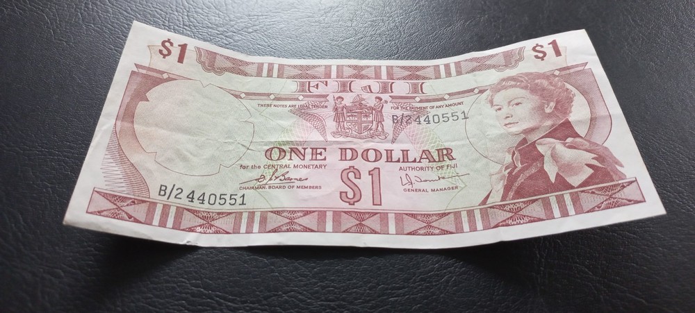 Fiji 1 Dollar, 1974, Barnes-Tomkins, (P-71b)