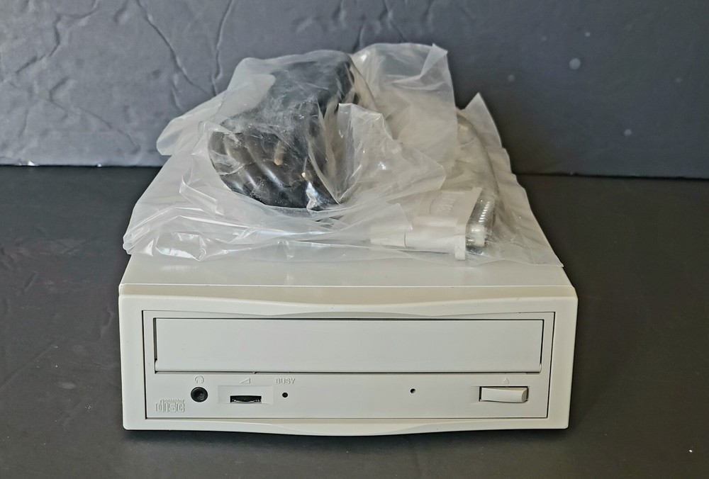 EXTERNAL SCSI CD-ROM READER DRIVE FOR MPC 2000XL & OTHER AKAI SAMPLERS KEYBOARDS