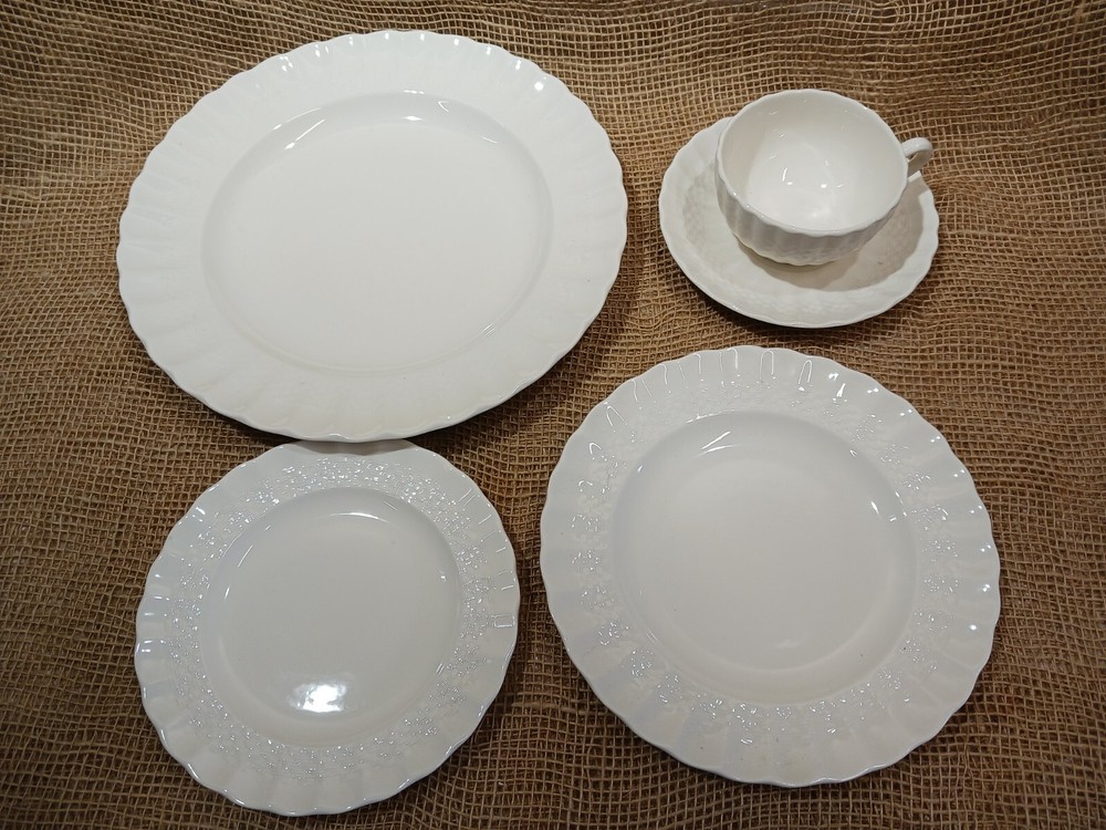 Spode CHELSEA WICKER 5-piece place setting; NWT