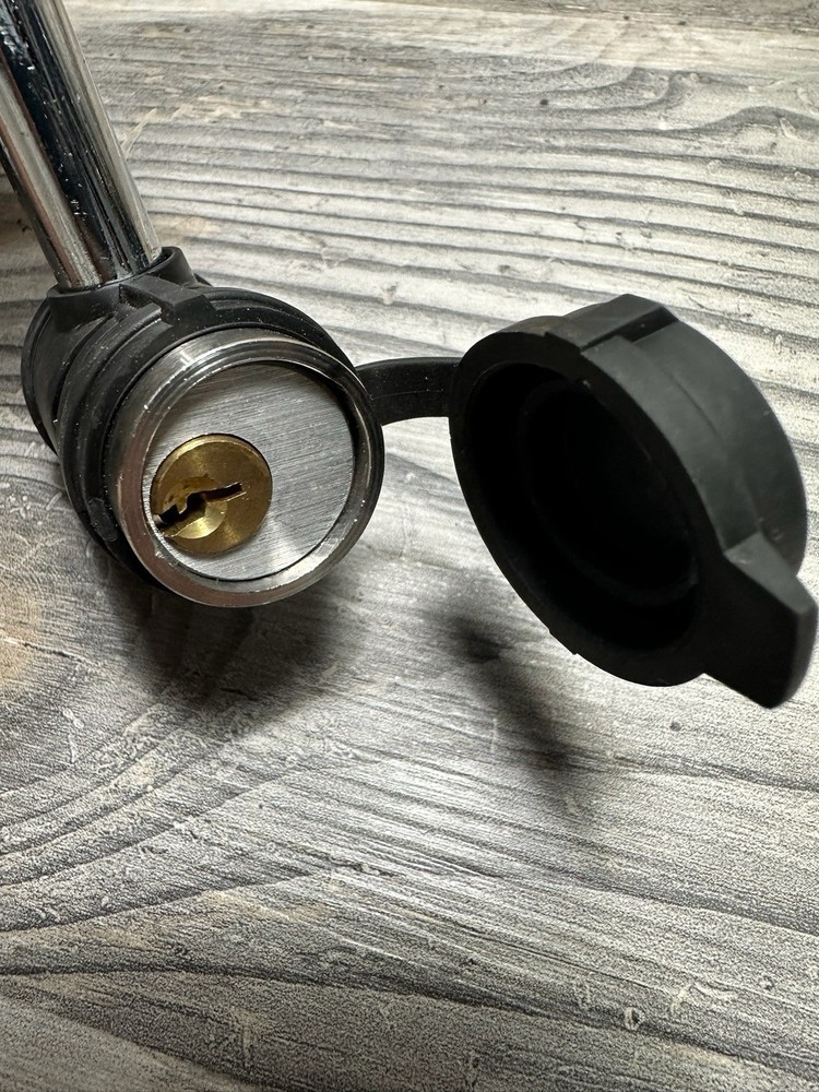 Lockable MASTER LOCK Trailer Hitch Pin With Keys