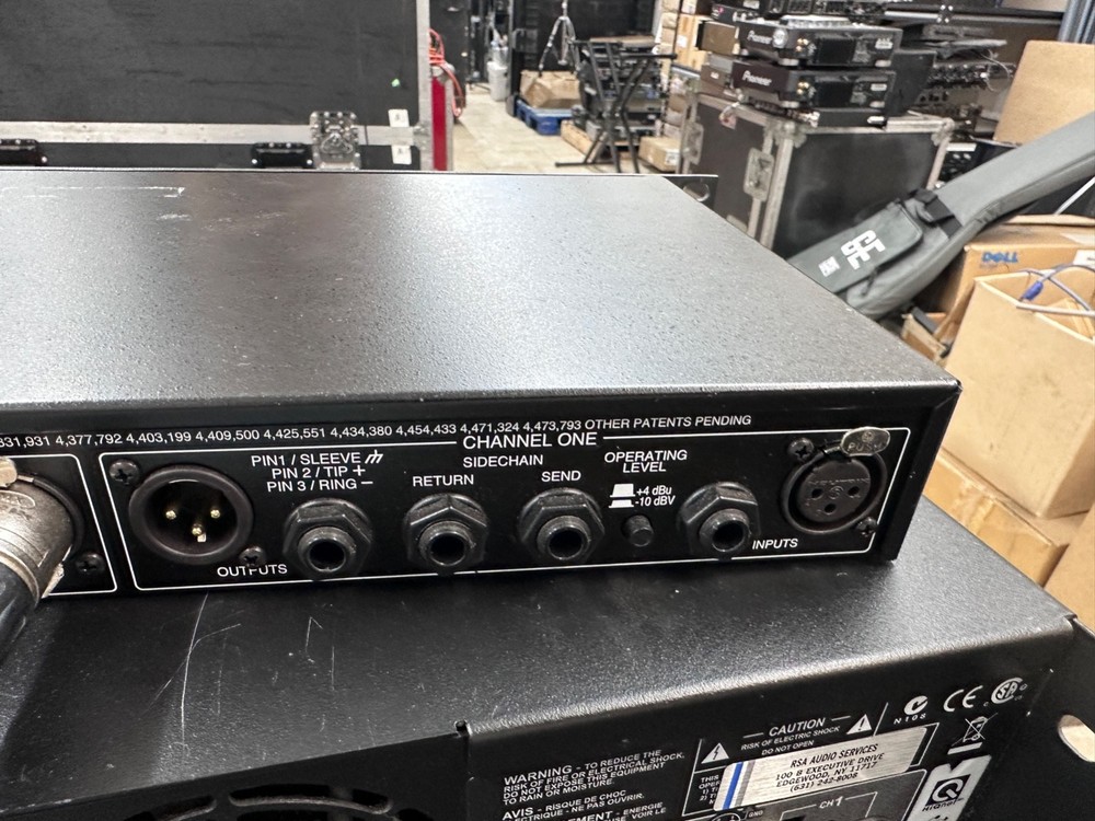 DBX Professional Products 1066 Dual-Channel Compressor/Limiter/Gate