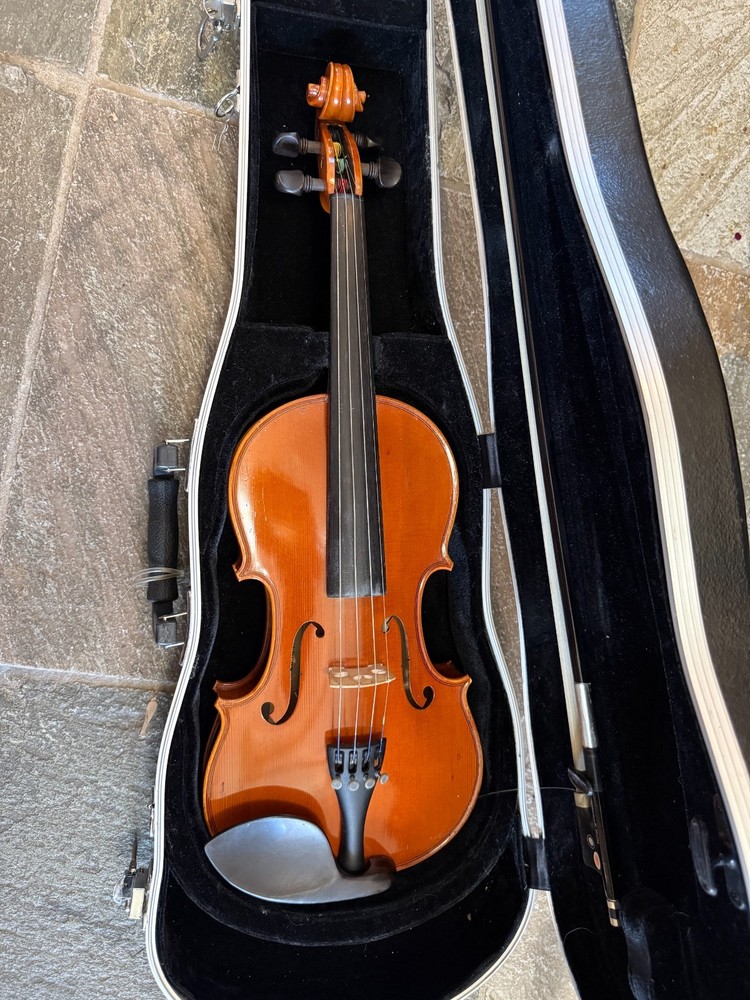 3/4 size Violin with case.  Leon Albert brand